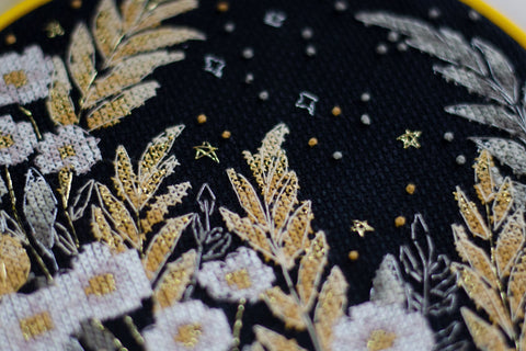 Cross Stitch Kit with Embroidery Hoop, Starry Glow, 17x17 cm, Black 14 Count Canvas, 11 Colors, Abris Art