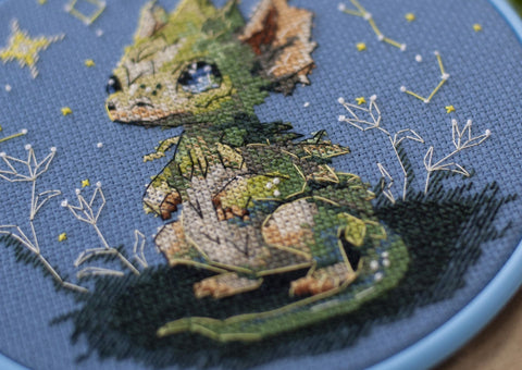 Cross Stitch Kit with Hoop, The Star Lighter Animal Design, 15 x 15 cm, 14-Count Blue Canvas, 17 Colors, Abris Art