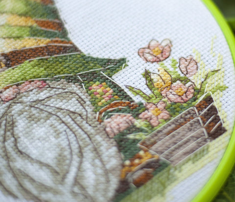 Cross Stitch Kit with Hoop, Florist Motif, 15 x 15 cm, Abris Art, Beginner, 14 Count White Canvas, 20 Thread Colors