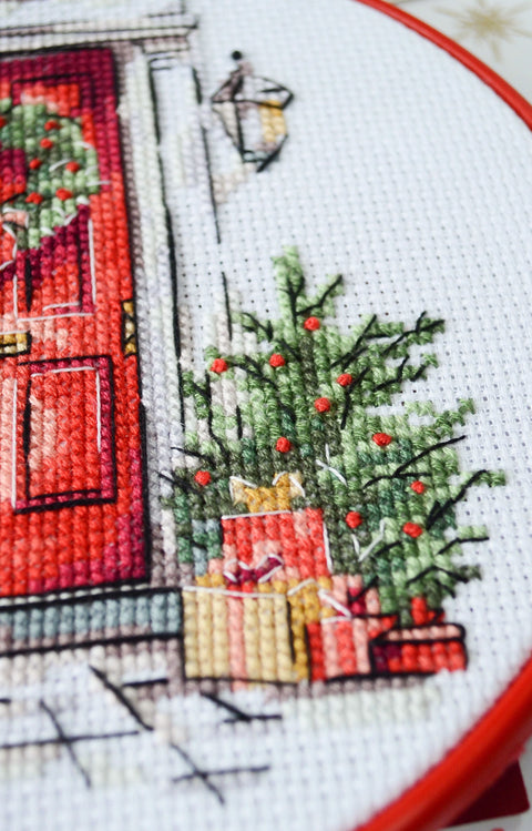 Christmas Cross Stitch Kit, Festive Greeting Design, 15x15 cm, 14 Count White Canvas, 18 Colors, Abris Art