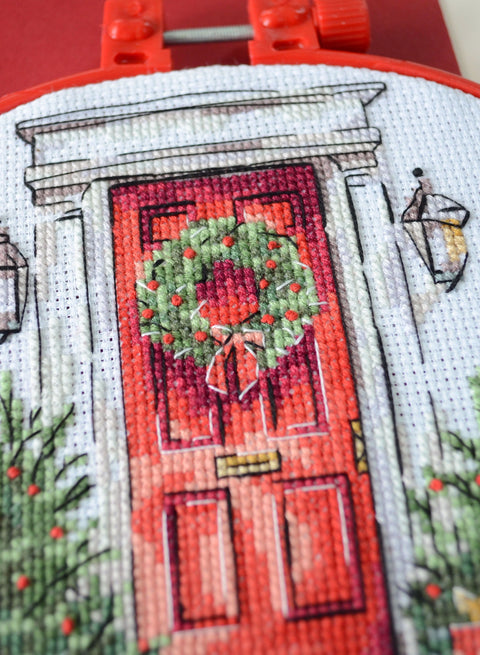 Christmas Cross Stitch Kit, Festive Greeting Design, 15x15 cm, 14 Count White Canvas, 18 Colors, Abris Art