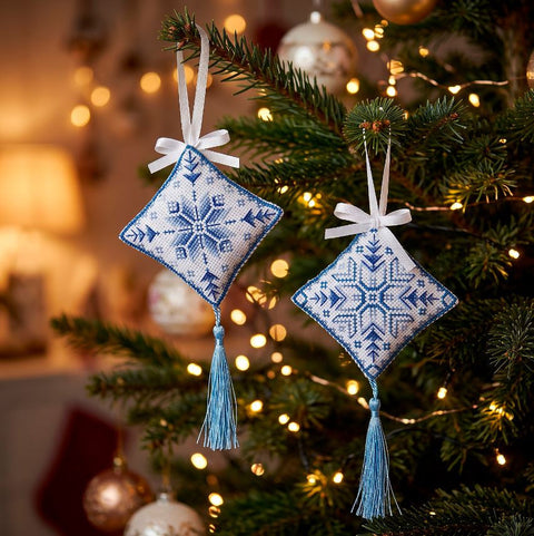3D Christmas Ornament Cross Stitch Kit, Frosty Ornament, Abris Art, 14 Count White Aida, 7.7 cm Hanging Tree Decor