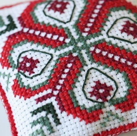 3D Christmas Bell Cross Stitch Kit, Abris Art Embroidery Ornament, 7.7 × 7.7 cm, Zweigart Aida 14 ct Canvas, Hanging Decoration