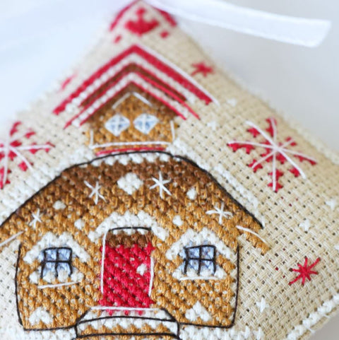 3D Christmas Cross Stitch Ornament Kit, Christmas Treat, Abris Art, Zweigart Aida 14 Count, 7.7 x 7.7 cm