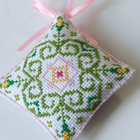 3D Christmas Cross Stitch Kit, Morning Star Ornament, Abris Art, Zweigart Aida 14 ct, 7.7 cm, 5-Color Embroidery Set