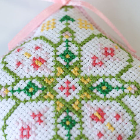 3D Christmas Cross Stitch Kit, Morning Star Ornament, Abris Art, Zweigart Aida 14 ct, 7.7 cm, 5-Color Embroidery Set