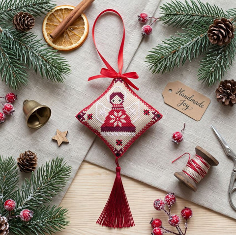 3D Christmas Angel Cross Stitch Kit, Abris Art, Zweigart Aida 14 ct, 7.7 cm Hanging Ornament in Coffee Brown Fabric