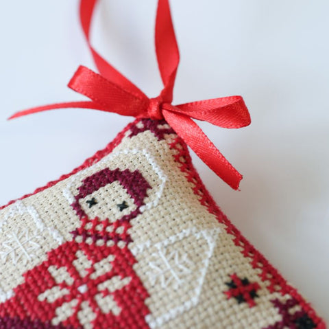3D Christmas Angel Cross Stitch Kit, Abris Art, Zweigart Aida 14 ct, 7.7 cm Hanging Ornament in Coffee Brown Fabric