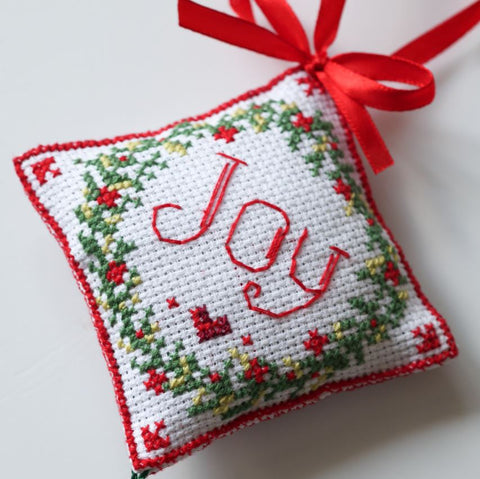 3D Christmas Cross Stitch Ornament Kit, Christmas Joy, Zweigart Aida 14 ct, 7.7 cm, Abris Art