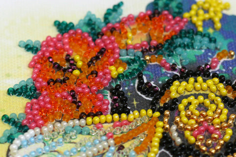 Mini Bead Embroidery Kit Sweetly, 15 x 15 cm Pre-Printed Canvas, 1,553 Beads, 13 Colors, Abris Art AM-225