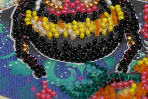 Mini Bead Embroidery Kit Sweetly, 15 x 15 cm Pre-Printed Canvas, 1,553 Beads, 13 Colors, Abris Art AM-225