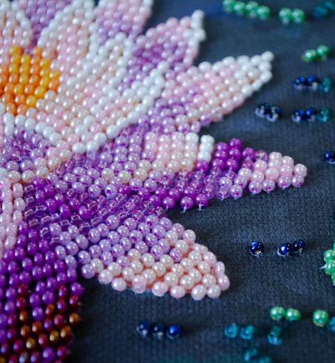 Mini Bead Embroidery Kit – Water Lily Design, 15 x 15 cm, Abris Art, 1,698 Beads, 14 Colors, Printed Canvas