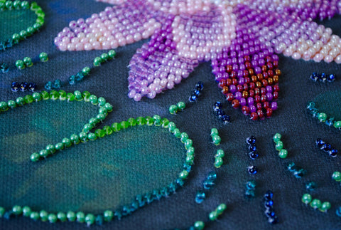 Mini Bead Embroidery Kit – Water Lily Design, 15 x 15 cm, Abris Art, 1,698 Beads, 14 Colors, Printed Canvas