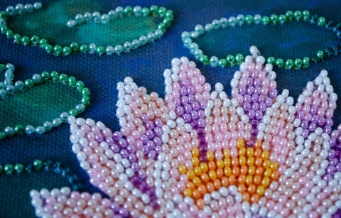 Mini Bead Embroidery Kit – Water Lily Design, 15 x 15 cm, Abris Art, 1,698 Beads, 14 Colors, Printed Canvas