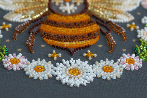 Bead Embroidery Kit Honey Dream, Abris Art Canvas Craft Set, 2788 Beads, 17 Colors, 20 x 20 cm Decorative Picture
