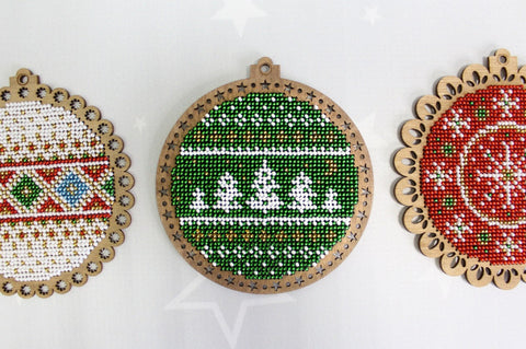 Christmas Tree Cross Stitch Kit with Clear Pattern, Festive Thread Colors, MP Studia Holiday Embroidery Decor