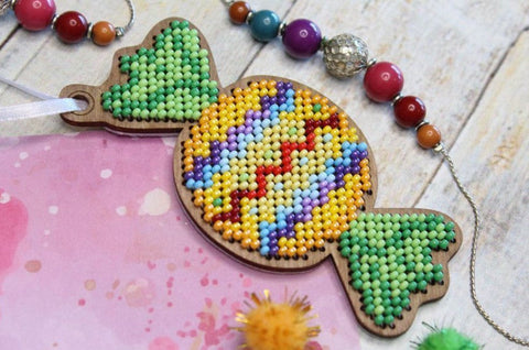 Christmas Candy-Shaped Cross Stitch Kit for Tree Ornament, MP Studia Plastic Canvas, Red White Green Threads, Hanging Cord
