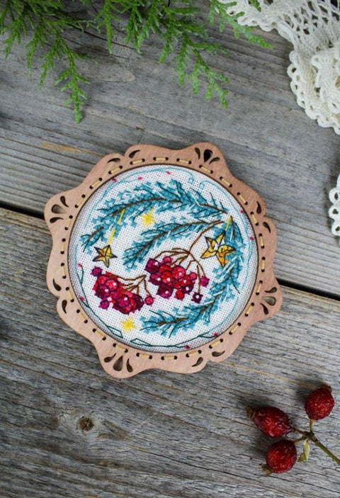 Mini Cross Stitch Kit on Wood, Winter Motif, MP Studia Embroidery Craft Set with Cotton Thread, Needle, Pattern and Instructions