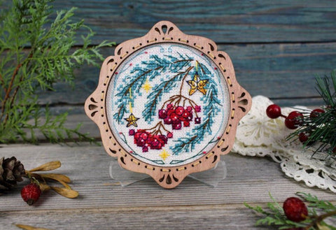 Mini Cross Stitch Kit on Wood, Winter Motif, MP Studia Embroidery Craft Set with Cotton Thread, Needle, Pattern and Instructions
