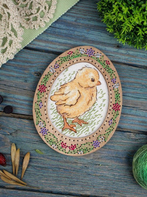 Mini Cross Stitch Embroidery Kit on Wooden Base, Walking Chicken Design, MP Studia, Threads, Needle, Pattern and Instructions