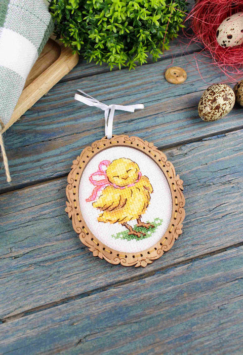 Cross Stitch Kit on Wooden Base, Chicken with Bow Design, 10 x 9 cm, MP Studia