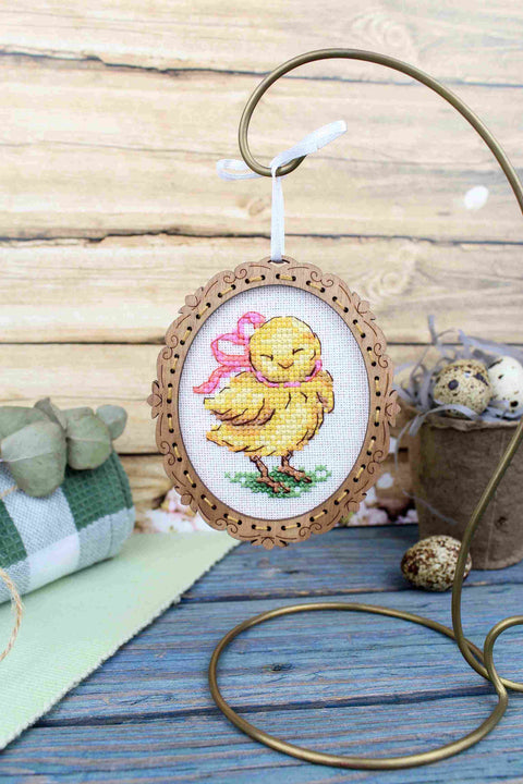 Cross Stitch Kit on Wooden Base, Chicken with Bow Design, 10 x 9 cm, MP Studia