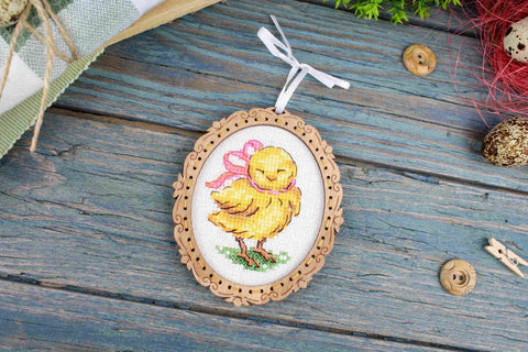 Cross Stitch Kit on Wooden Base, Chicken with Bow Design, 10 x 9 cm, MP Studia