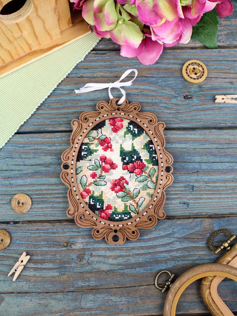 Cross Stitch Embroidery on Wood, Lingonberry Forest Miniature, MP Studia, 14 × 10 cm Natural Wood Wall Decor