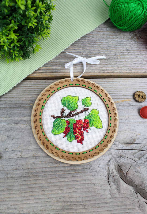 Cross Stitch Kit on Wood, Summer Currants Design, MP Studia, 10x10 cm, Beginner-Friendly Embroidery Project