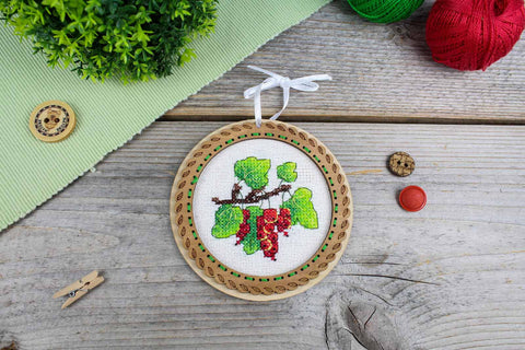 Cross Stitch Kit on Wood, Summer Currants Design, MP Studia, 10x10 cm, Beginner-Friendly Embroidery Project