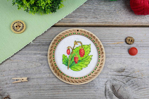 Strawberry Cross Stitch Embroidery on Wood, 10 x 10 cm Miniature Decoration, MP Studia