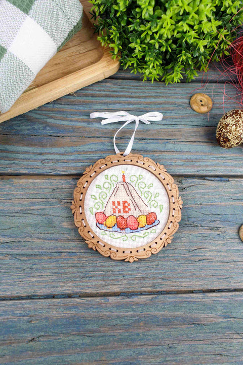 Cross Stitch Kit on Wood, Mini Cottage Cheese Cake Dessert Design, 8×8 cm, MP Studia, Beginner-Friendly DIY Craft Set