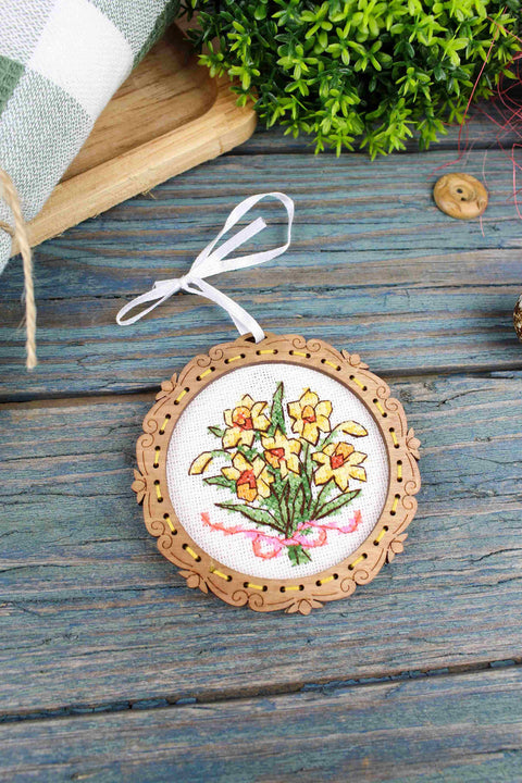 Cross Stitch Kit on Perforated Wood, Daffodil Bouquet, MP Studia, 8×8 cm, Beginner-Friendly DIY Home Decor with Embroidery Floss