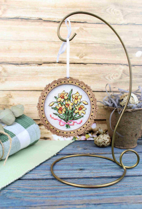 Cross Stitch Kit on Perforated Wood, Daffodil Bouquet, MP Studia, 8×8 cm, Beginner-Friendly DIY Home Decor with Embroidery Floss