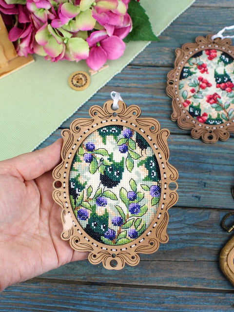 Cross Stitch Kit on Wooden Base, Blueberry Forest Design, MP Studia, 14×10 cm, Embroidery Threads, Needle and Pattern