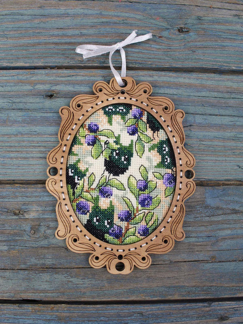 Cross Stitch Kit on Wooden Base, Blueberry Forest Design, MP Studia, 14×10 cm, Embroidery Threads, Needle and Pattern