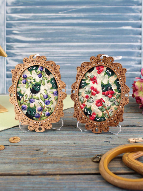 Cross Stitch Kit on Wooden Base, Blueberry Forest Design, MP Studia, 14×10 cm, Embroidery Threads, Needle and Pattern