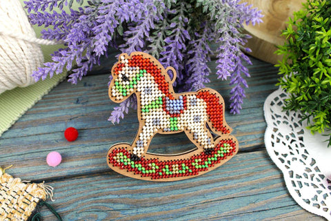 Horse Cross Stitch Kit on Wooden Base, MP Studia, 8 x 8 cm, Natural Wood DIY Decor 񟿿