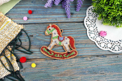 Horse Cross Stitch Kit on Wooden Base, MP Studia, 8 x 8 cm, Natural Wood DIY Decor 񟿿