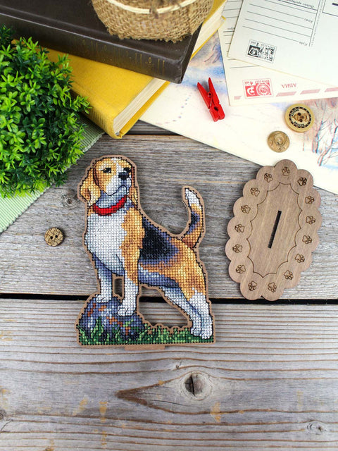 Beagle Cross Stitch Kit on Perforated Wood with Stand, 15×12 cm, 18-Color Embroidery Floss, Dog-Themed Craft Set