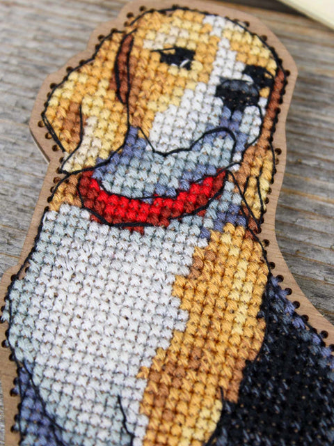 Beagle Cross Stitch Kit on Perforated Wood with Stand, 15×12 cm, 18-Color Embroidery Floss, Dog-Themed Craft Set