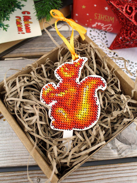 Cross Stitch Kit on Perforated Wood, Squirrel with Lollipop Pendant, 9×6 cm, MP Studia DIY Craft Set