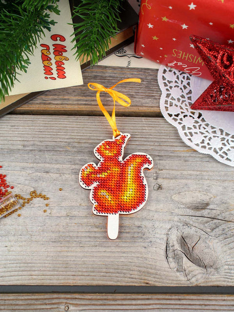 Cross Stitch Kit on Perforated Wood, Squirrel with Lollipop Pendant, 9×6 cm, MP Studia DIY Craft Set