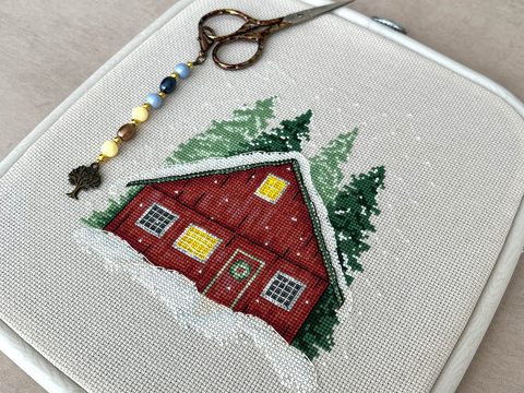 Red House Cross Stitch Kit, AVA Stitch, 16 Count Zweigart Aida, 17 Thread Colors, A3 Chart, 14.61 × 16.51 cm