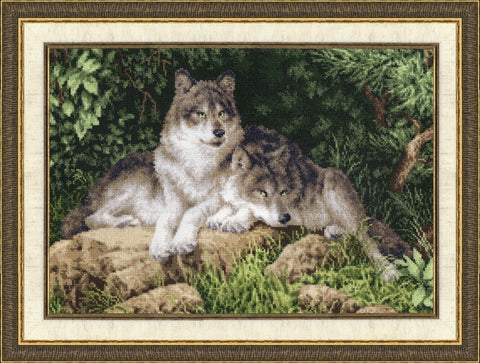 DZH027 Winter Predators Cross Stitch Kit from Golden Fleece