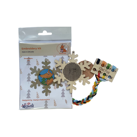 Snowflake Fox Cross Stitch Kit, Christmas Ornament Craft, Kind Fox by Wizardi, Wood and Felt, 8.5 x 10 cm