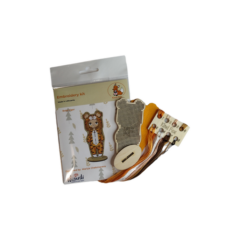Baby Tiger Embroidery Kit on Wooden Base, Cotton Mouliné Threads, Felt, Pattern and Thread Organizer, 4.5 × 10.5 cm, Kind Fox by Wizardi