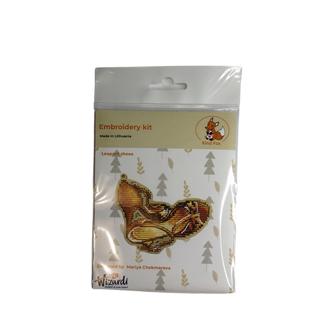Leopard Shoe Embroidery Kit, 8.5 × 10 cm, Kind Fox by Wizardi, Wooden Base, Felt, Floss and Pattern, Beginner-Friendly DIY Craft