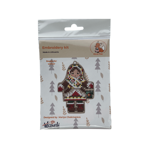 Winter Cross Stitch Embroidery Kit with Felt and Wooden Base, Kind Fox by Wizardi, 6 x 8.5 cm, 11 Colors