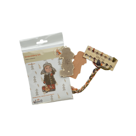 Winter Cross Stitch Kit with Wooden Base, 13-Color Cotton Floss, Felt Backing, Pattern and Organizer, Kind Fox by Wizardi, 5 x 9 cm